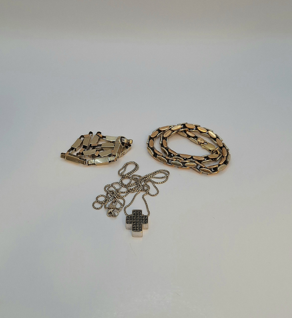 Vari oggetti oro pietre diamantini