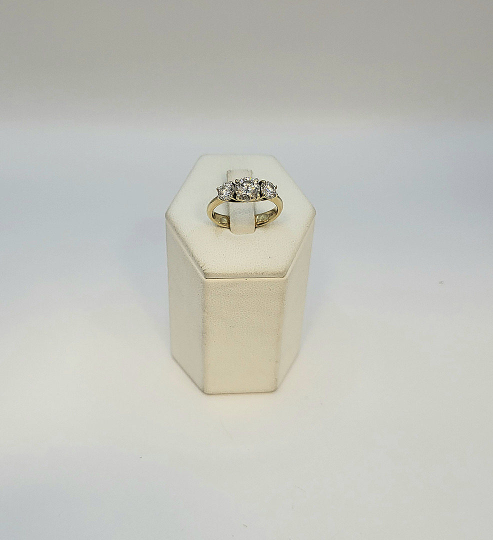 Anello oro pietre