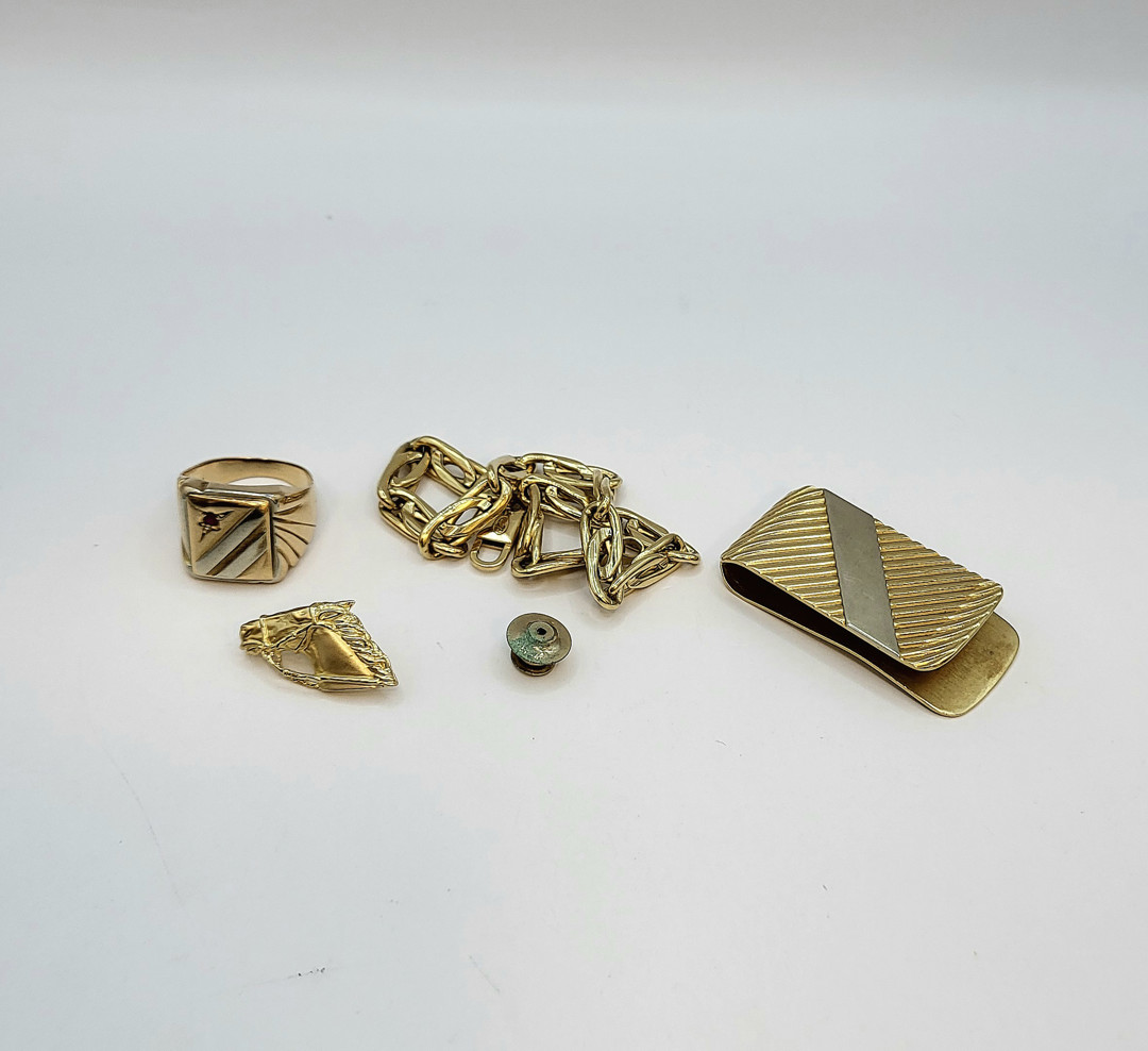 Vari oggetti oro pietra 