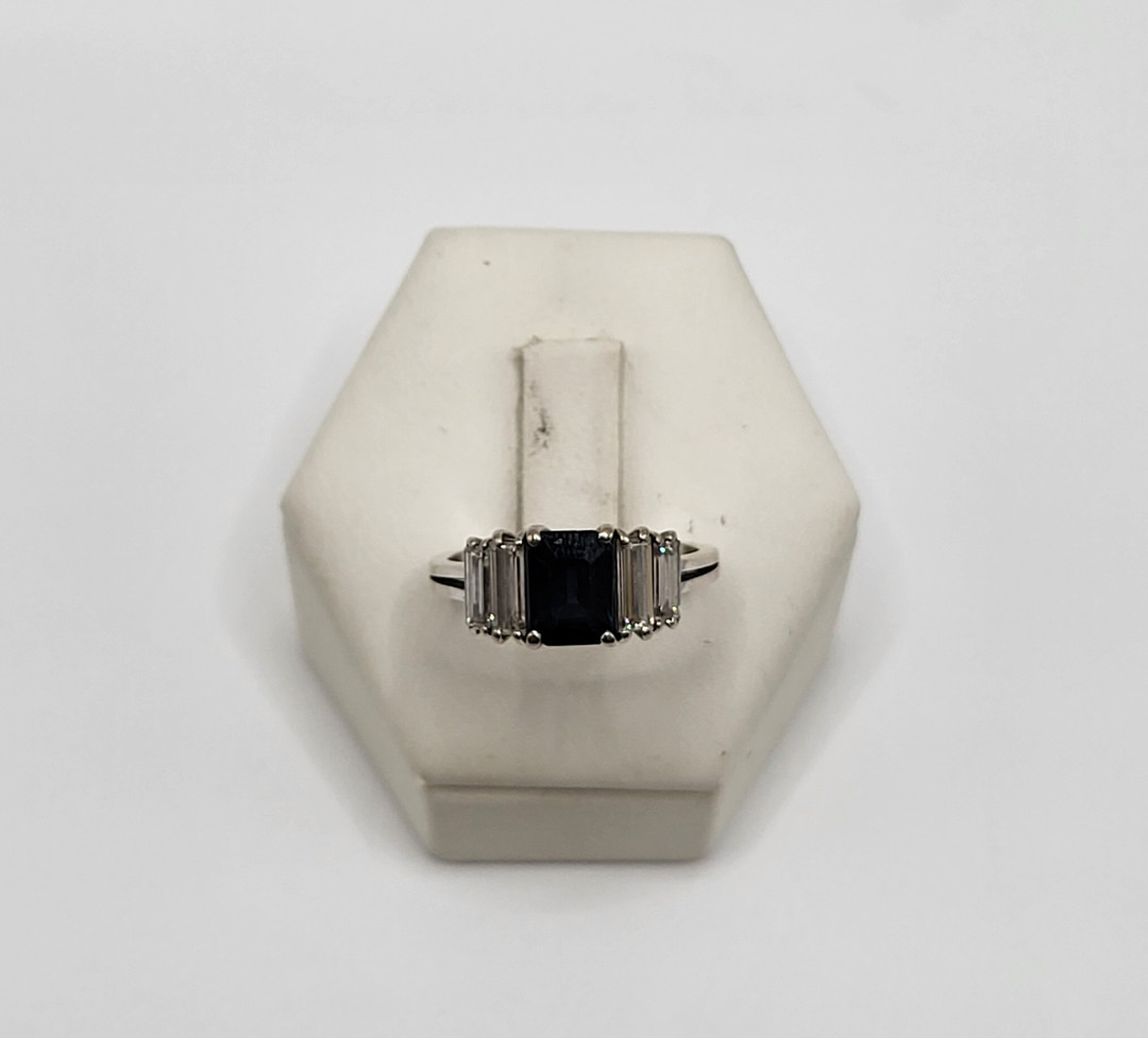 Anello oro pietra diamanti