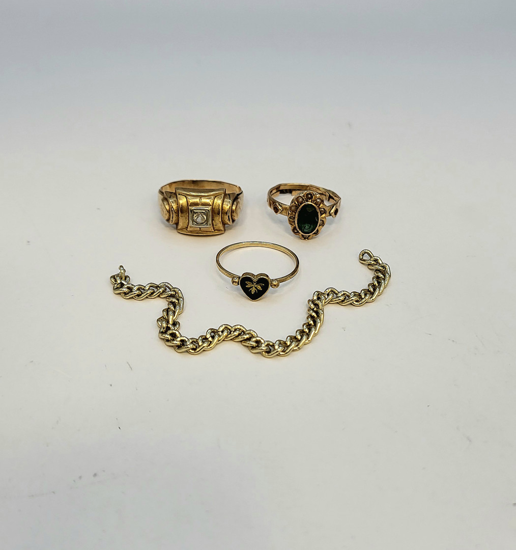 Tre anelli e pezzo oro 