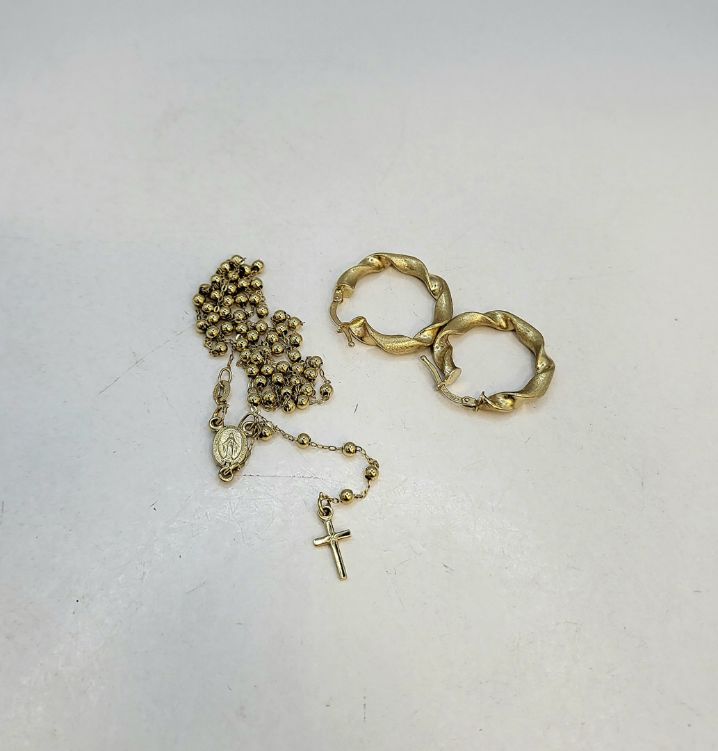Paio orecchini e rosario oro 