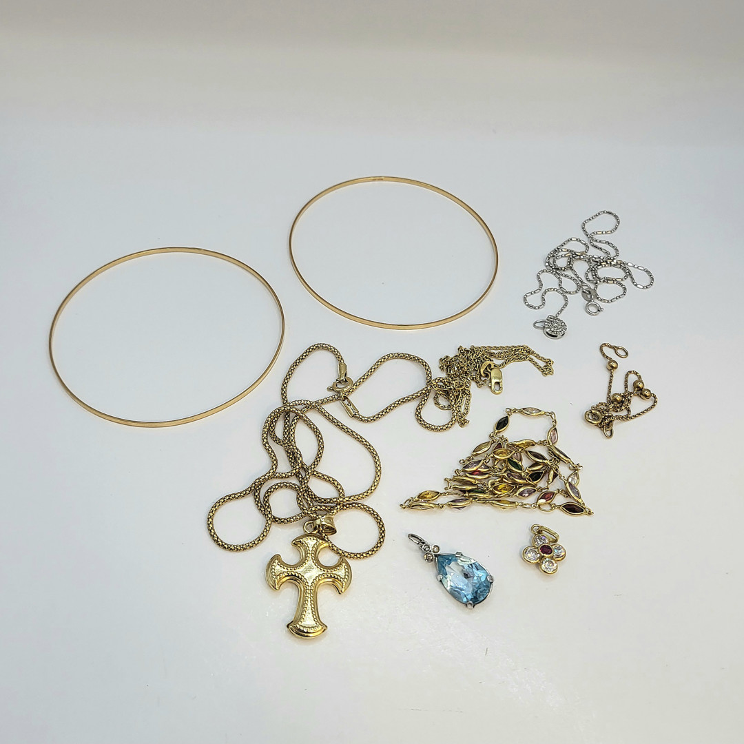 Vari oggetti oro pietre diamantini