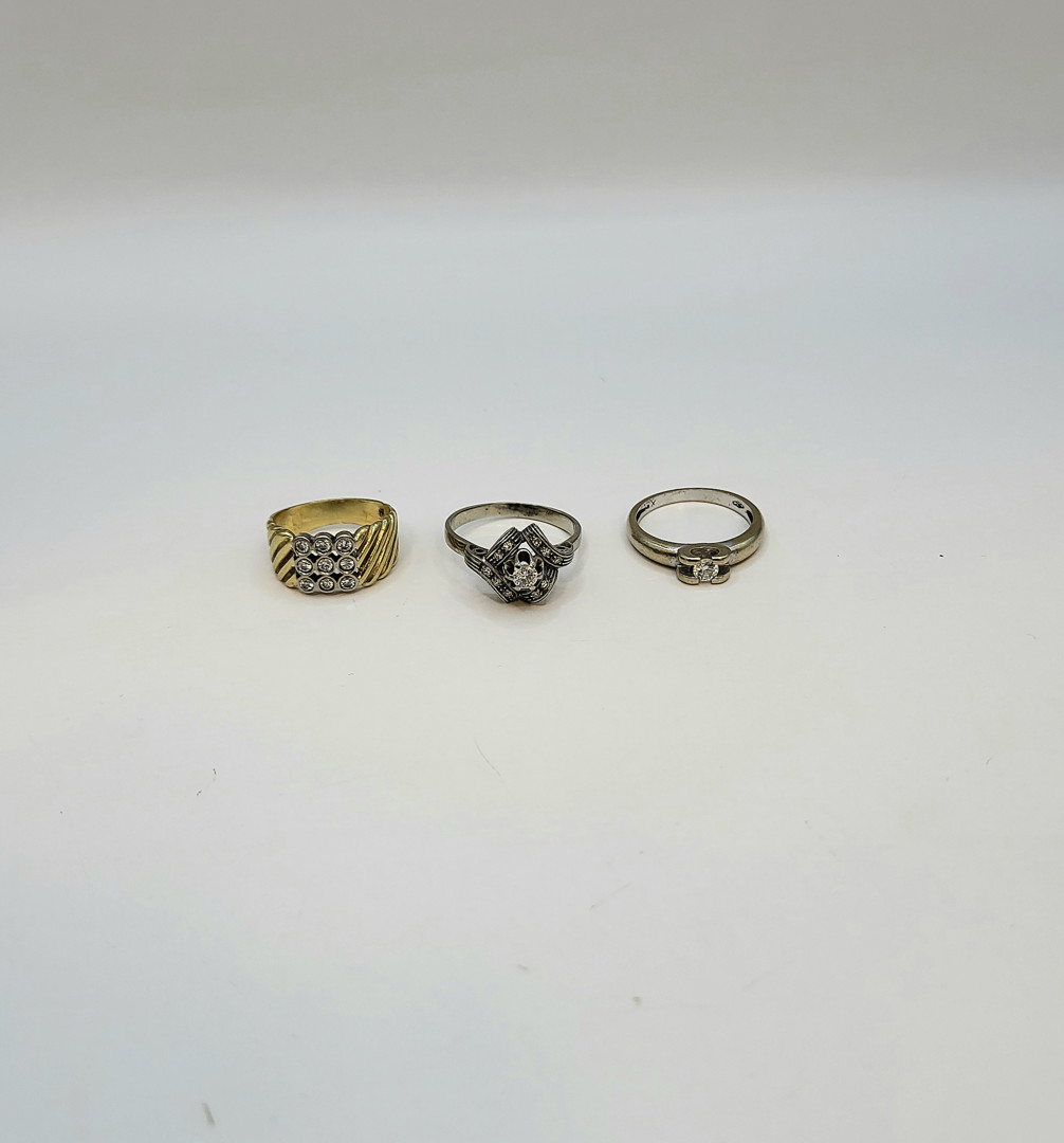 Tre anelli oro diamantini 