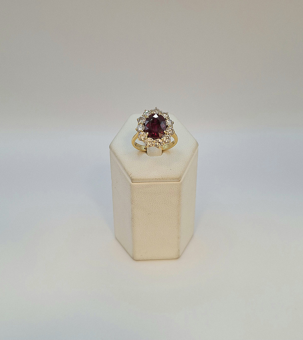 Anello oro pietra diamanti