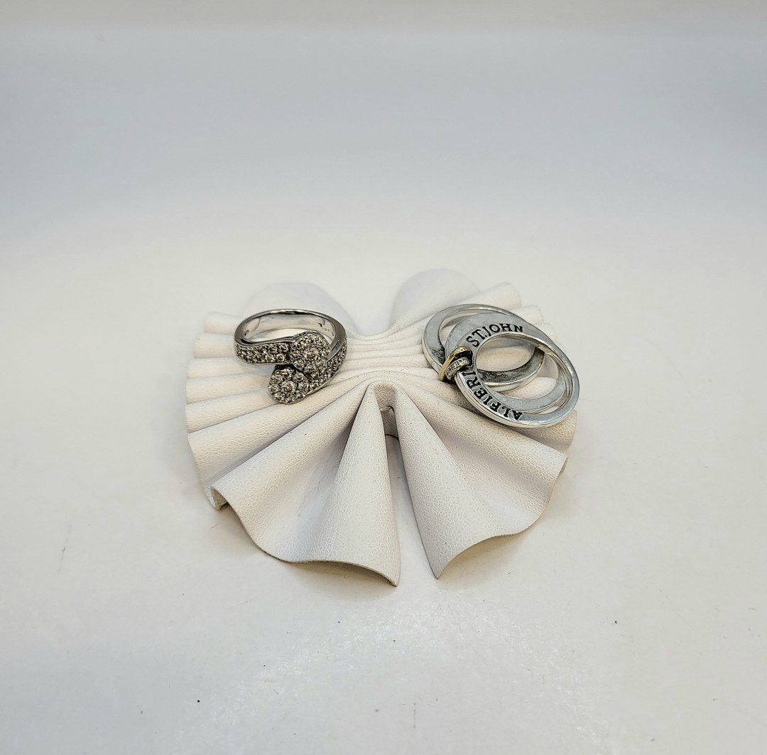 Due anelli oro argento diamantini