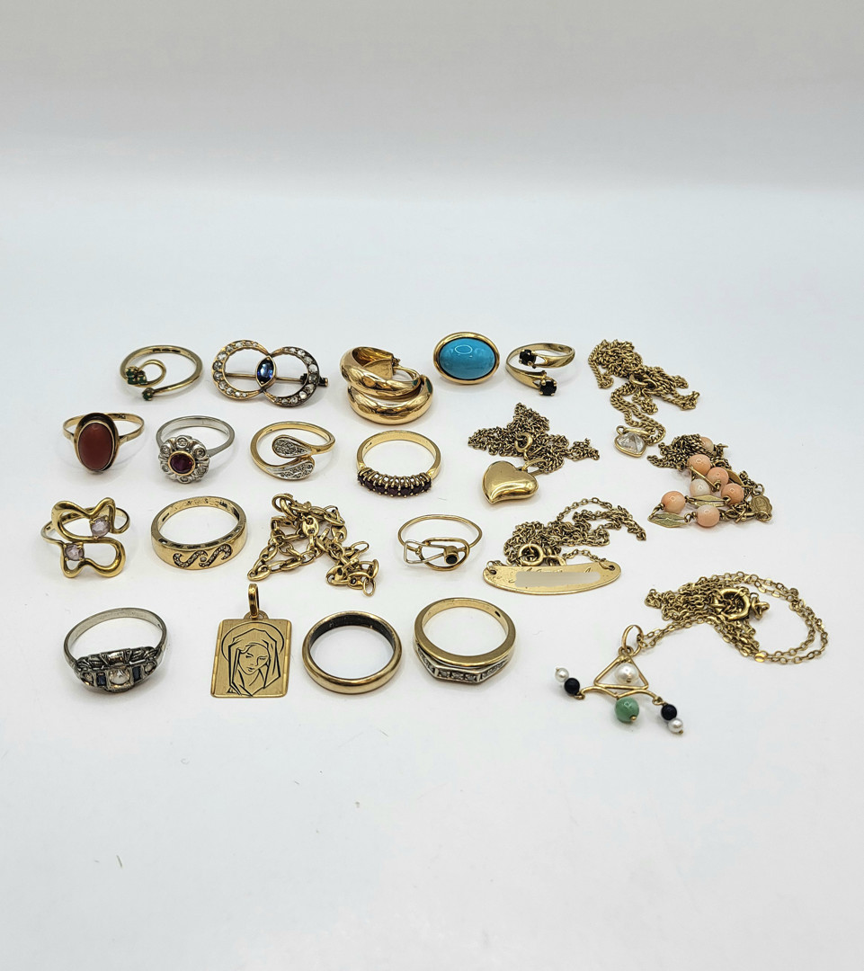 Vari oggetti oro argento pietre diamantini