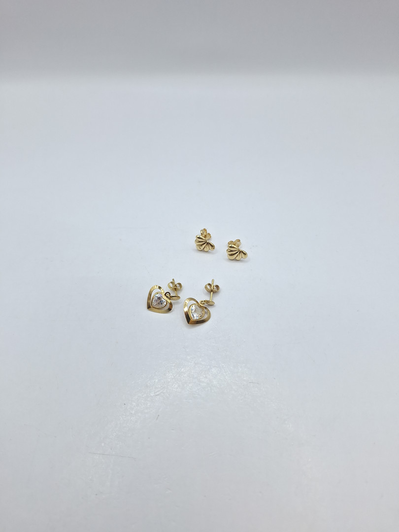 Due paia di orecchini oro pietre 