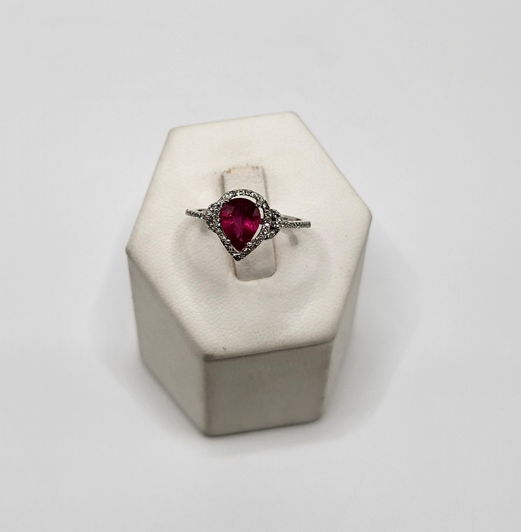 Anello oro pietra diamantini