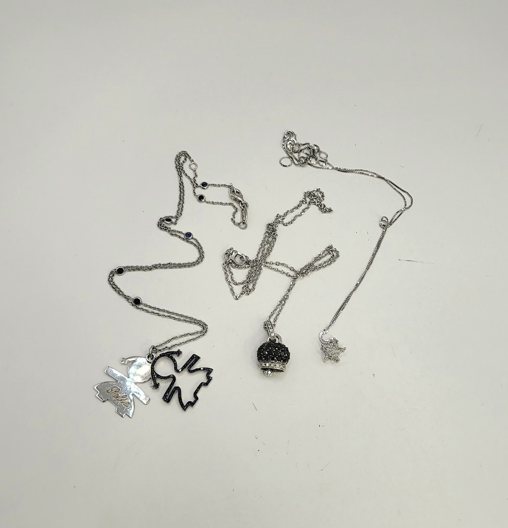 Tre collane una a firma Le Bebè oro pietre diamantini