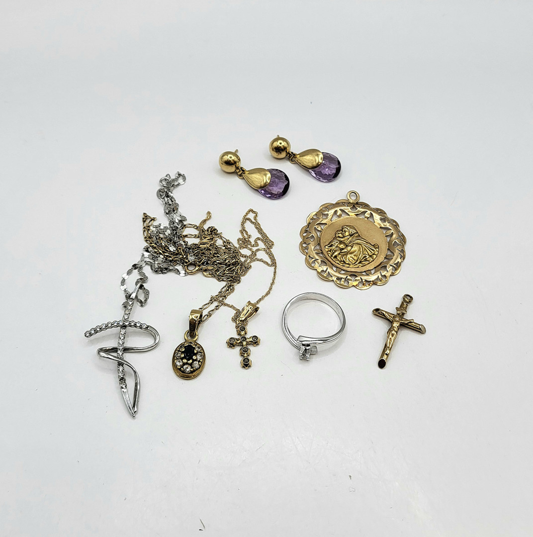 Vari oggetti in oro diamantino pietre 