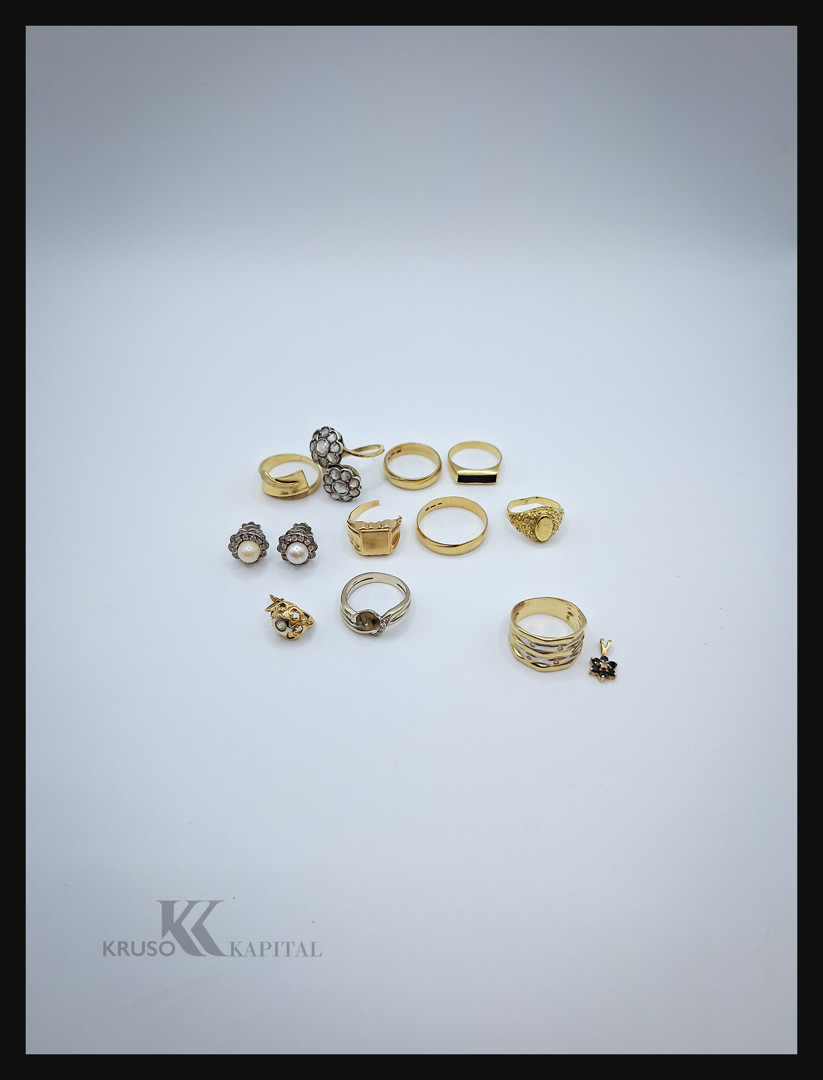 Vari oggetti in oro diamanti perle pietre 