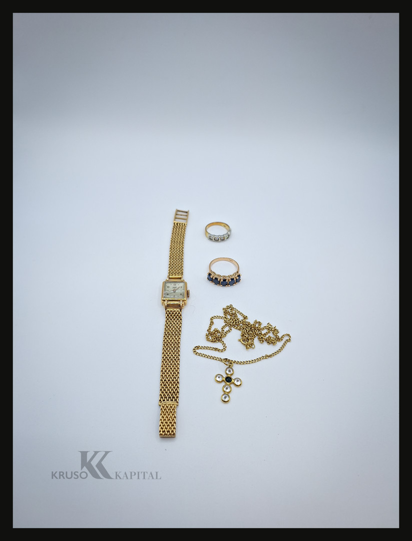Vari oggetti in oro diamanti pietre