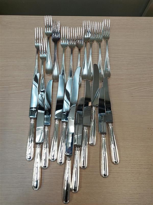 Vari oggetti in argento metallo 