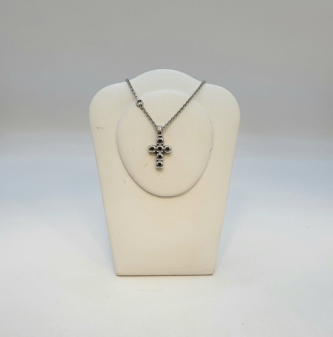 Collana e croce oro diamanti