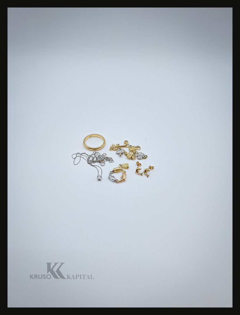 Vari oggetti oro diamantino