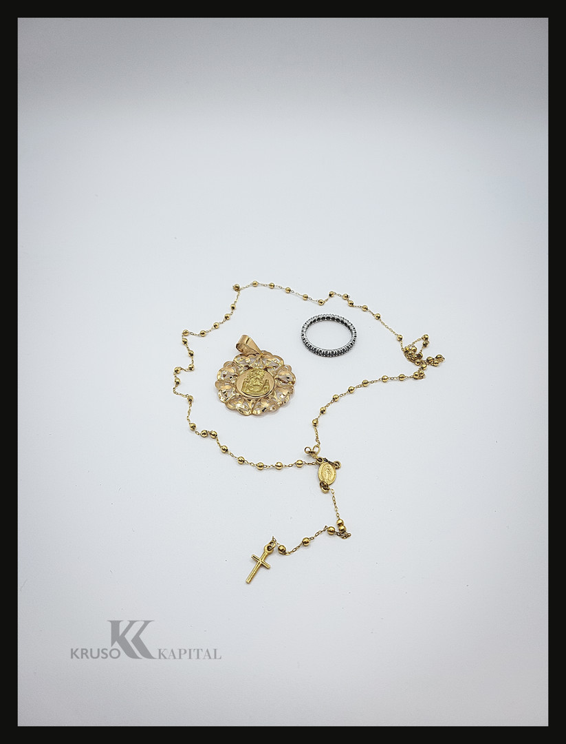 Anello rosario e ciondolo oro pietre