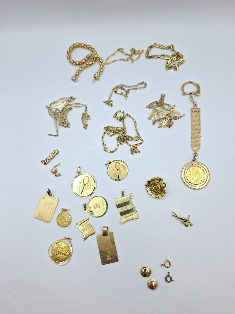 Vari oggetti in oro 