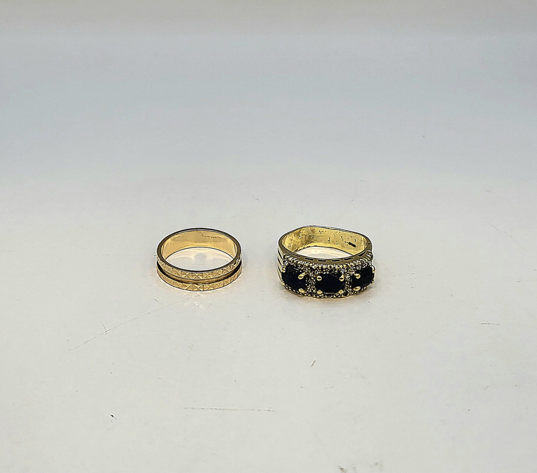Due anelli oro pietre 