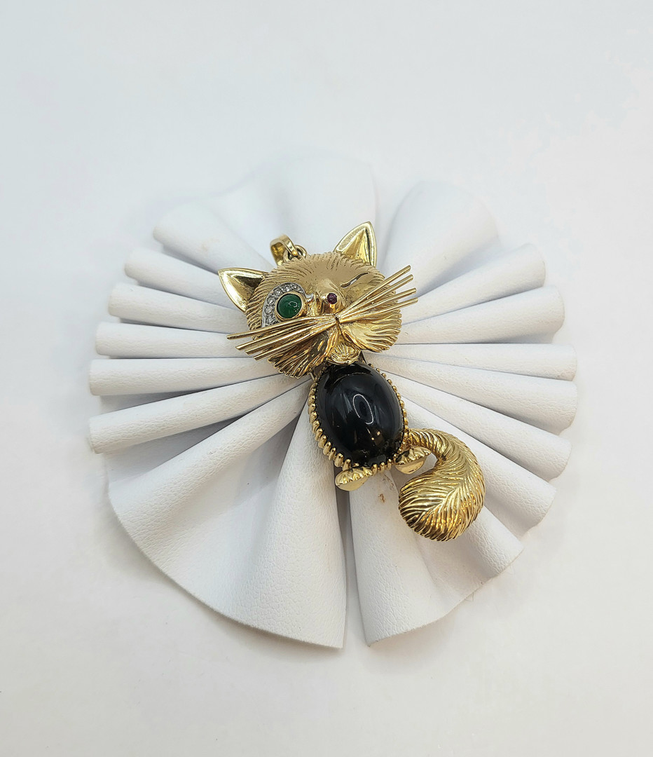 Spilla a firma Van Cleef & Arples oro diamanti pietre