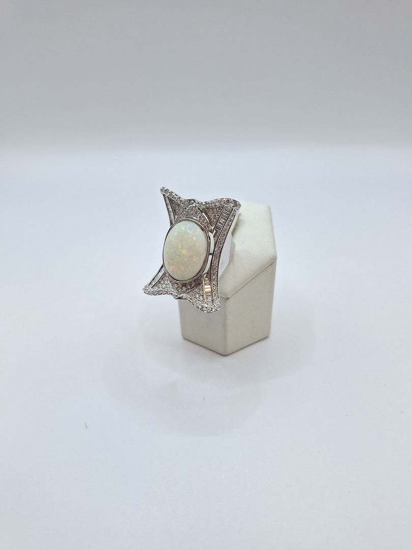 Anello oro pietra diamanti