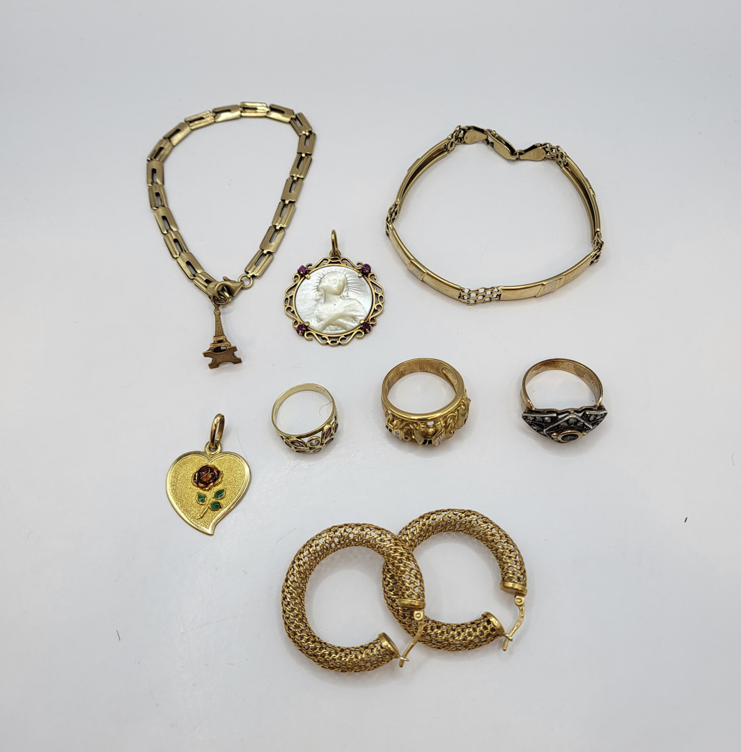 Vari oggetti oro argento pietre diamantini