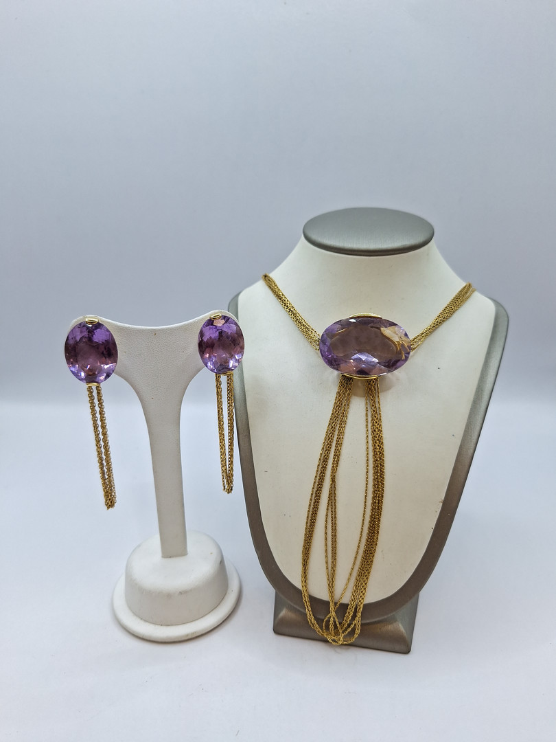 Collana e un paio di orecchini oro pietre