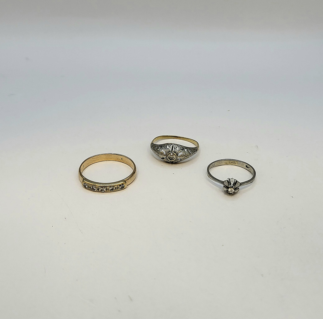 Tre anelli oro pietre diamantino argento