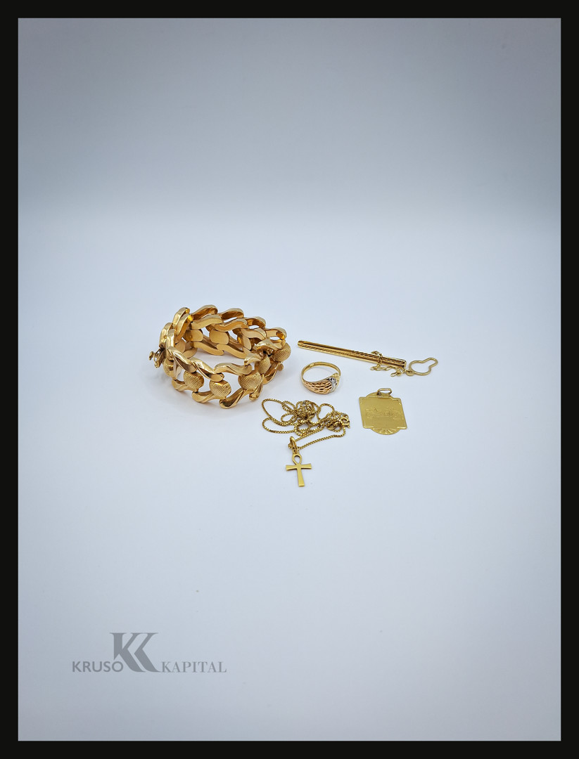 Vari oggetti in oro 