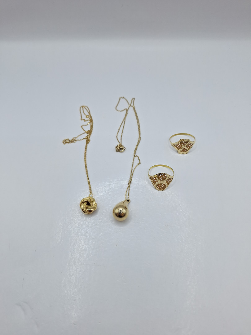 Vari oggetti in oro 