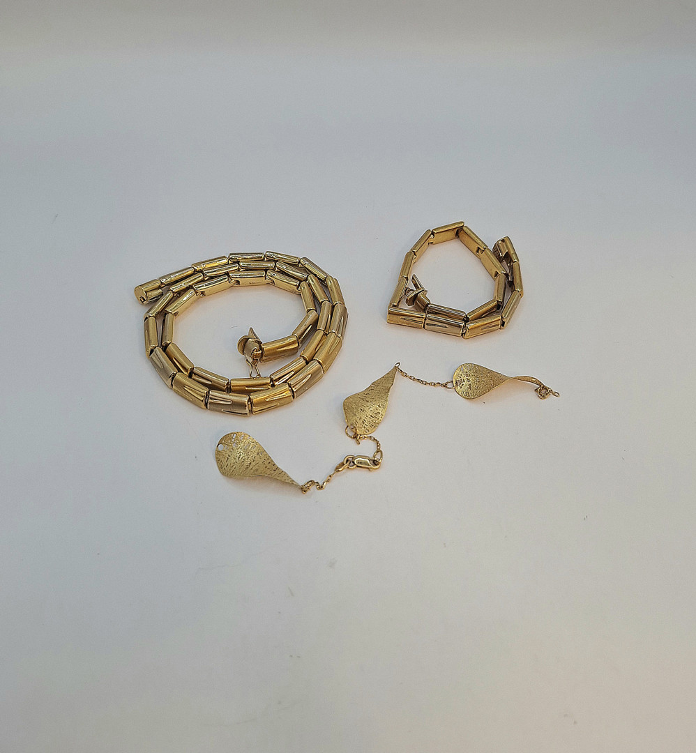 Collana e due bracciali oro 