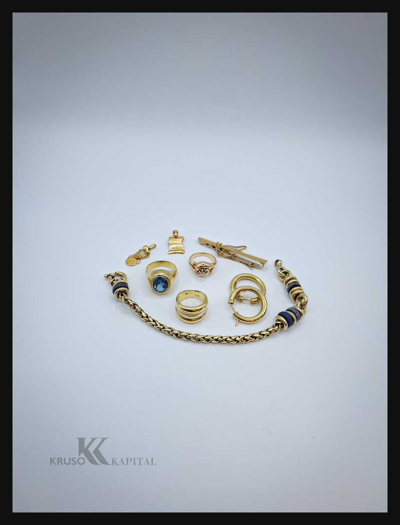 Vari oggetti in oro diamante pietre