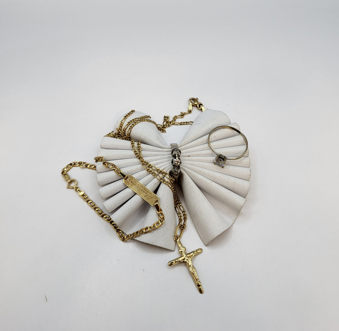 Vari oggetti oro pietra diamantini