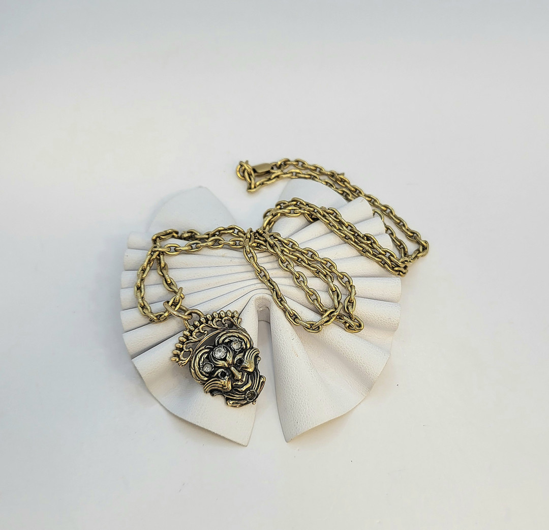 Collana e ciondolo oro pietre