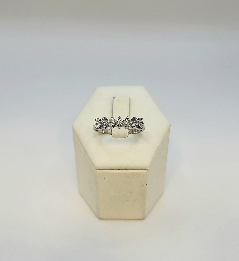Anello oro pietre