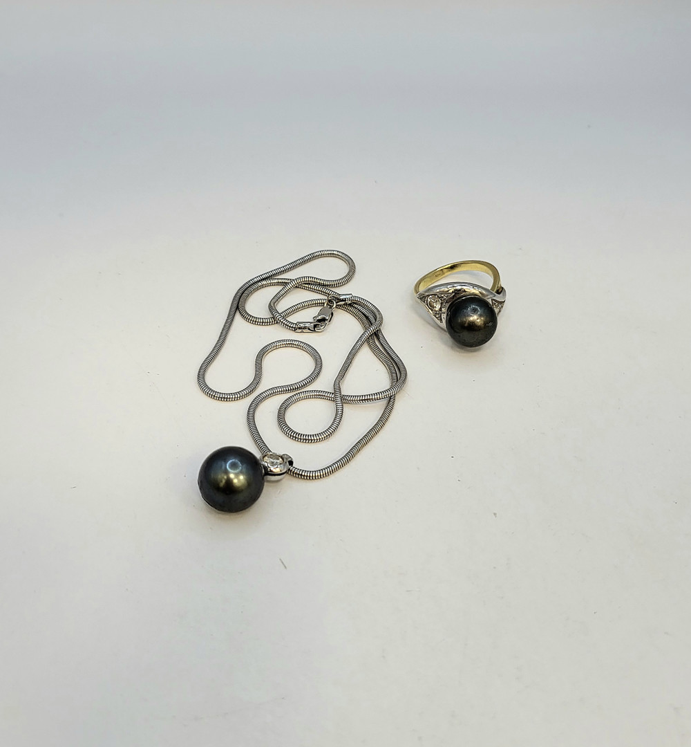 Anello collana e ciondolo oro perle diamanti