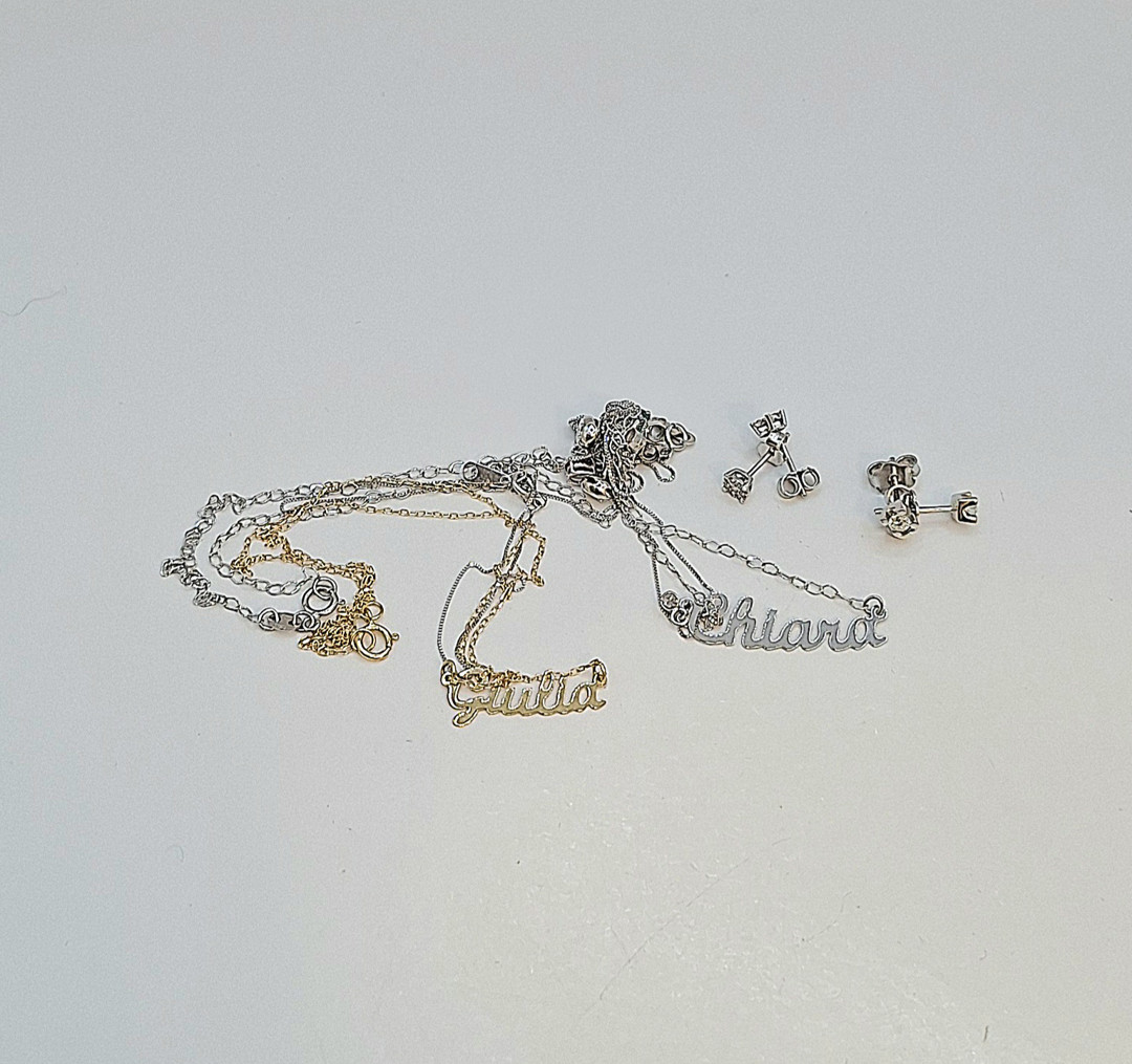 Vari oggetti oro pietre diamanti 