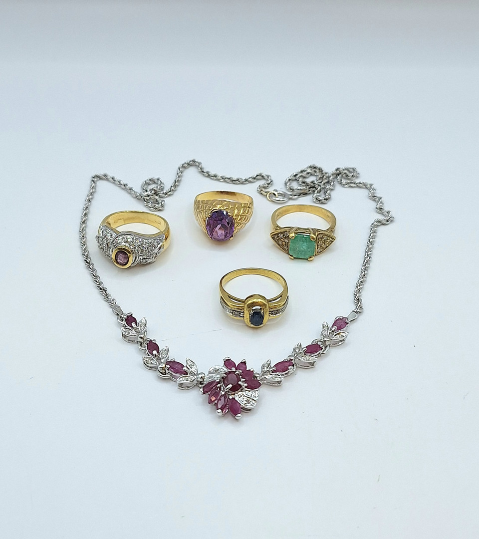 Collana e due paia di anelli oro pietre