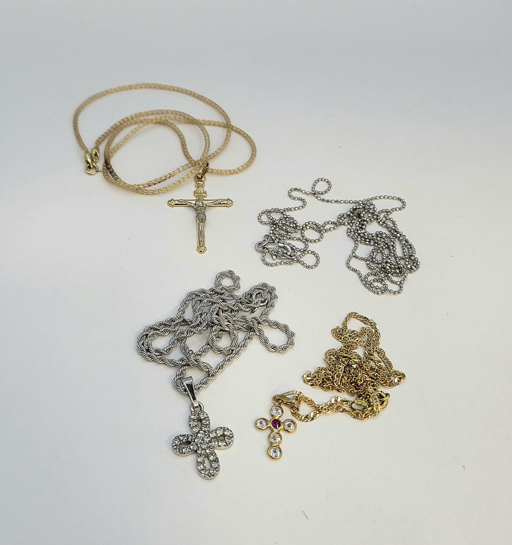 Vari oggetti oro pietre