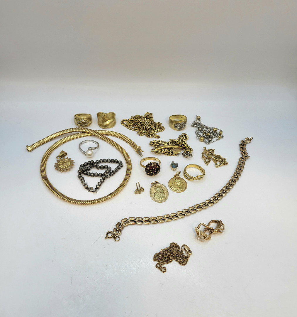 Vari oggetti oro pietre 