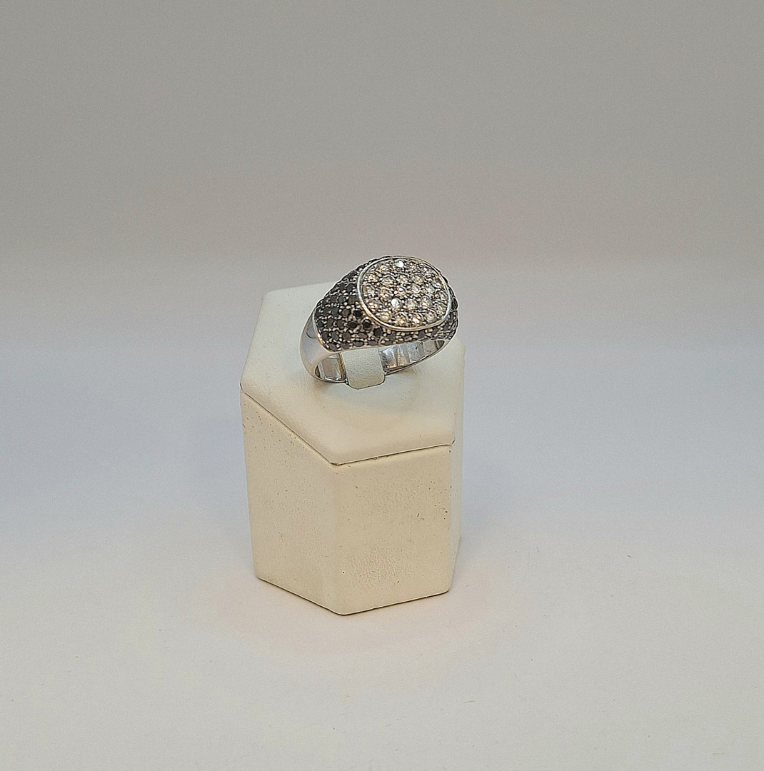 Anello a firma Leo Pizzo oro diamanti