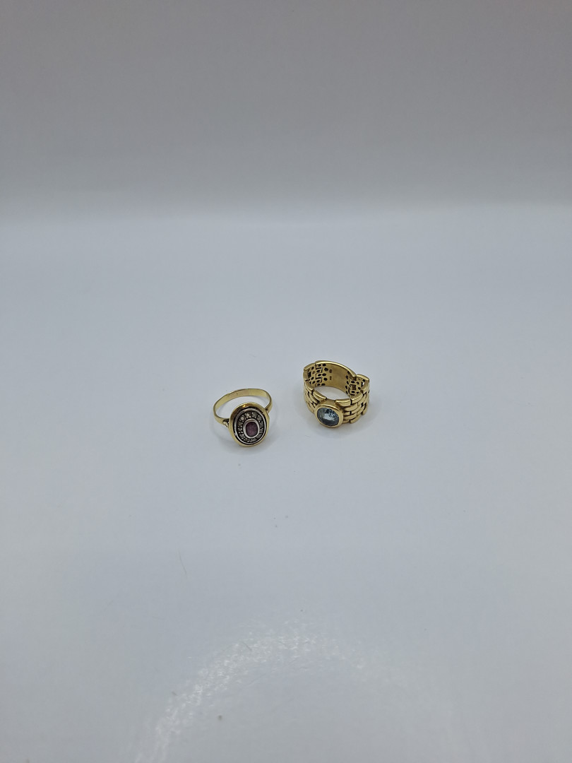 Due anelli oro argento pietre