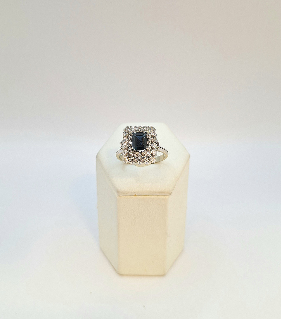 Anello oro pietra diamantini 