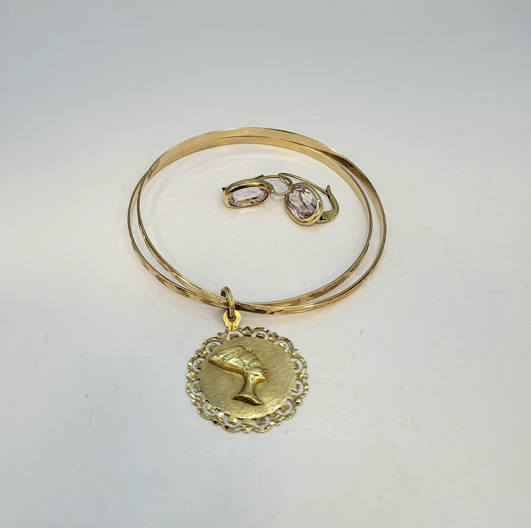 Bracciale e paio orecchini pietre