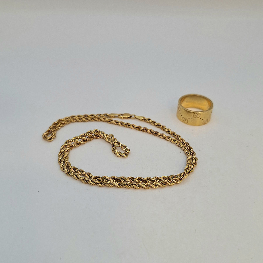 Anello a firma Gucci oro e collana oro