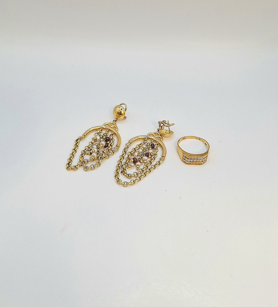 Anello e un paio orecchini oro perline pietre