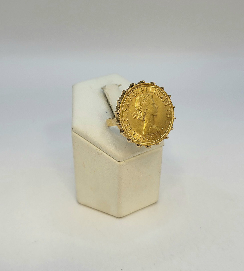 Anello con sterlina oro