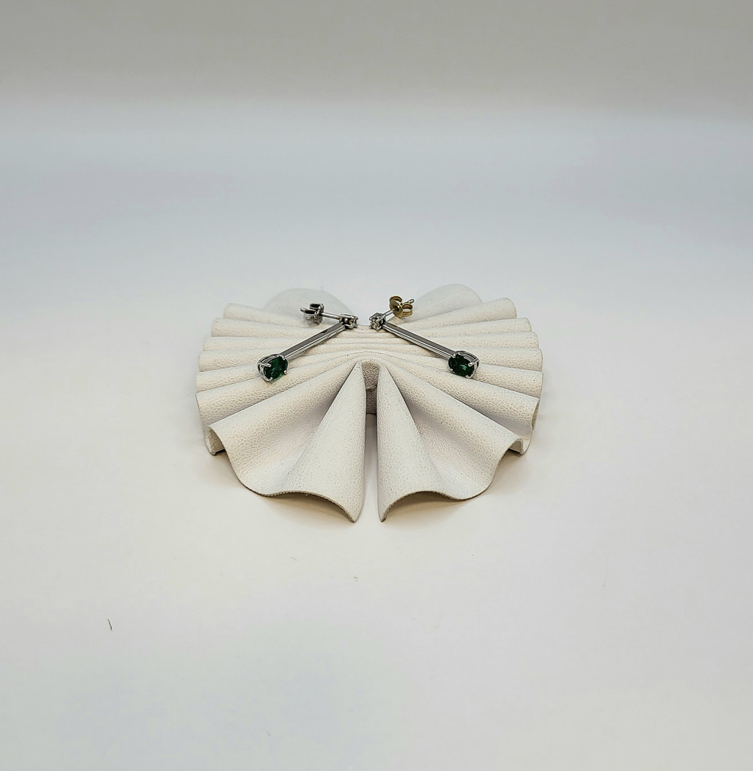 Paio orecchini oro pietre diamantini