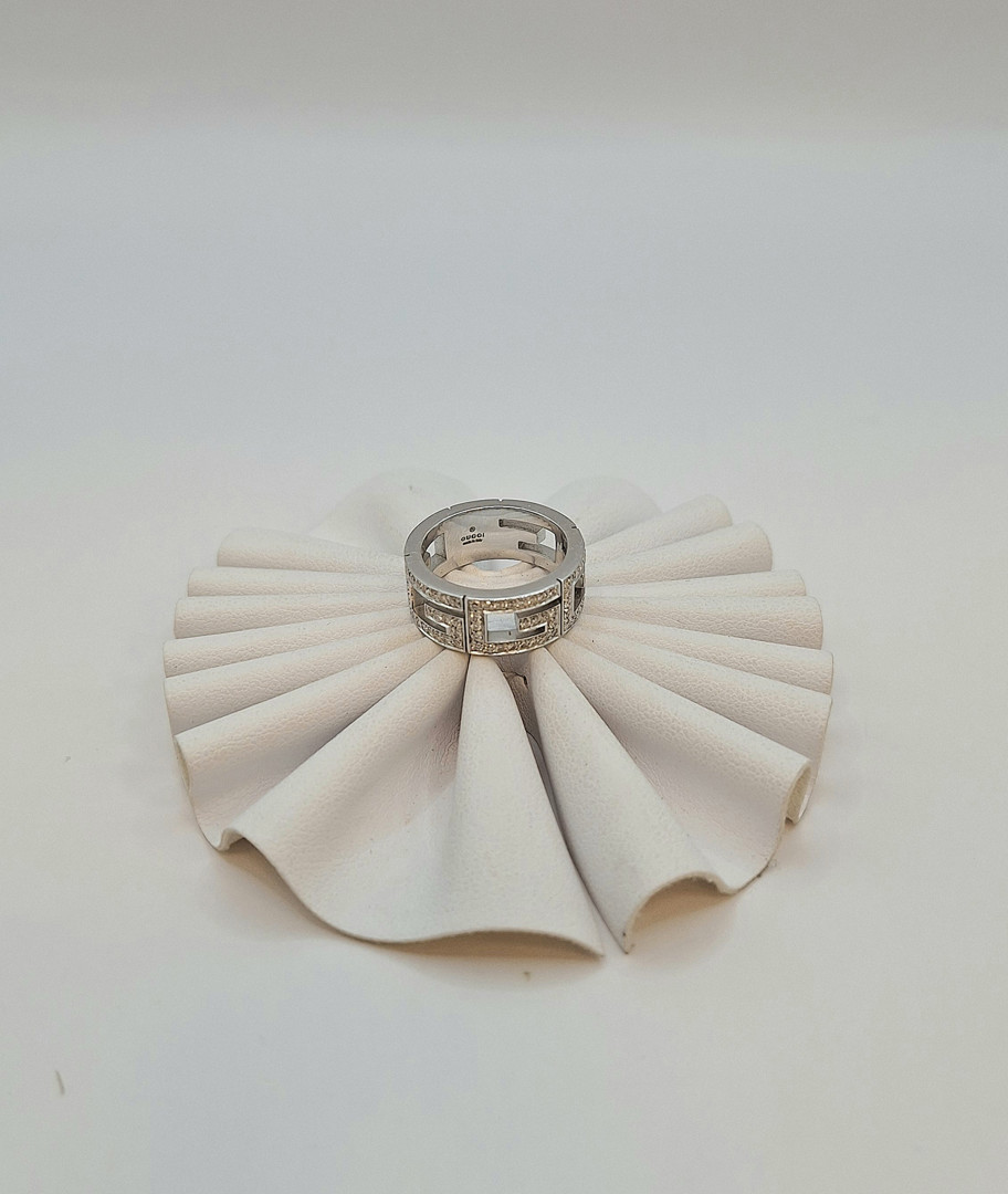 Anello a firma Gucci oro diamantini