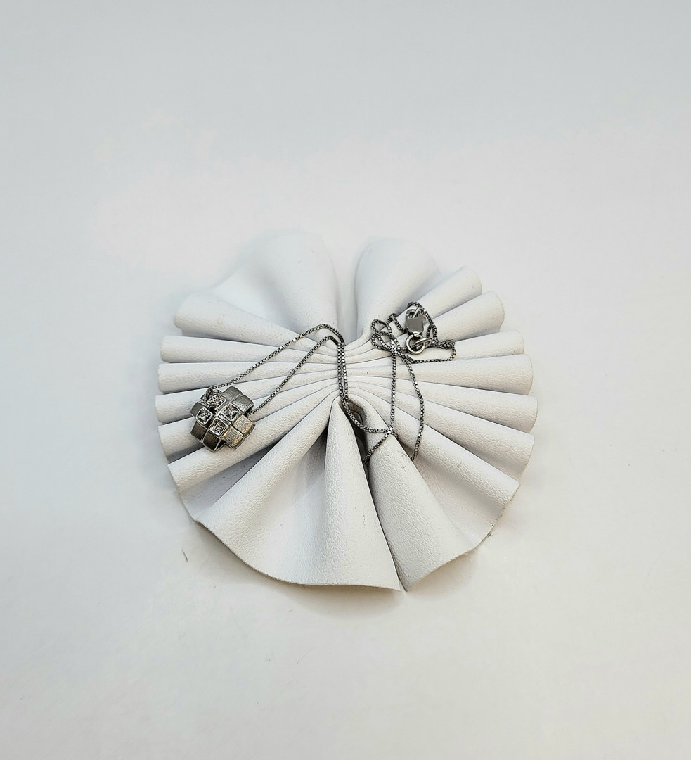 Collana e ciondolo oro diamantini